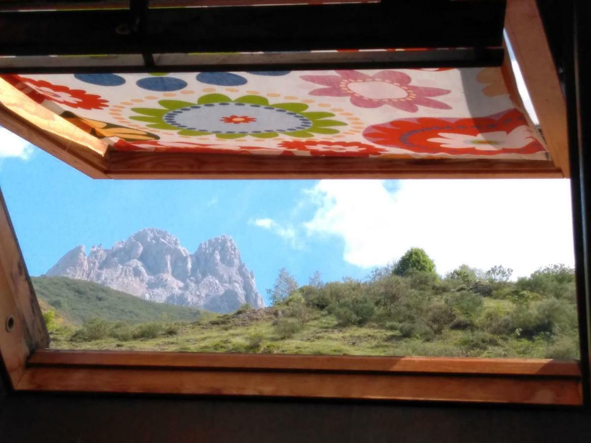 Refugio La Ardilla Real Vandrarhem Posada De Valdeon Exteriör bild